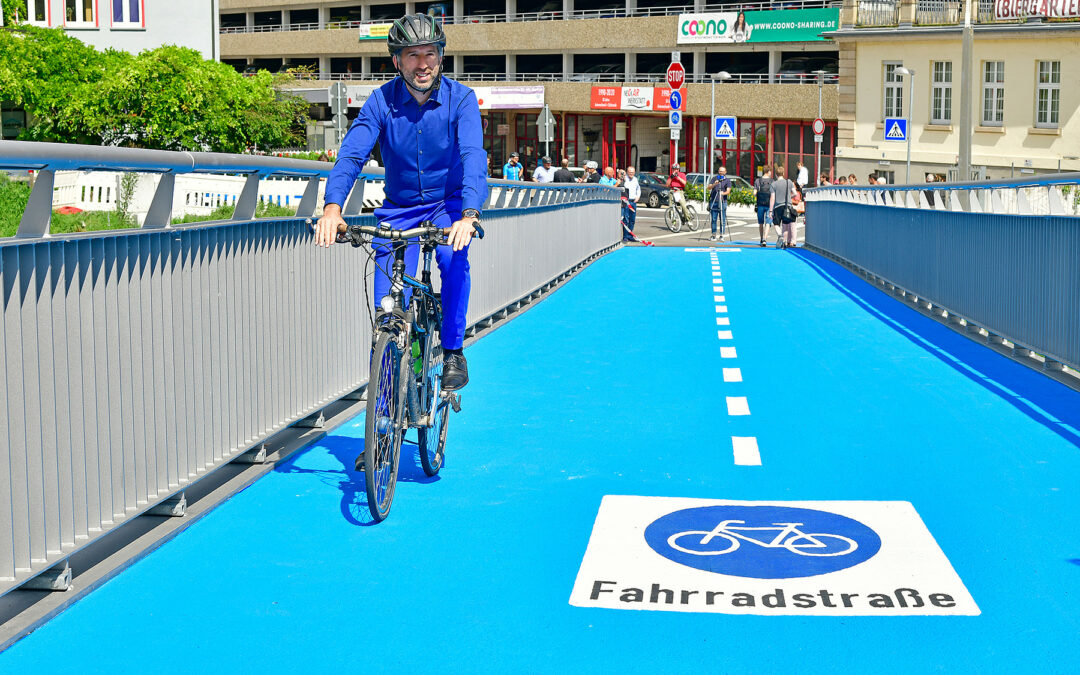 Beheizbare Fahrradbrücke in Tübingen realisiert